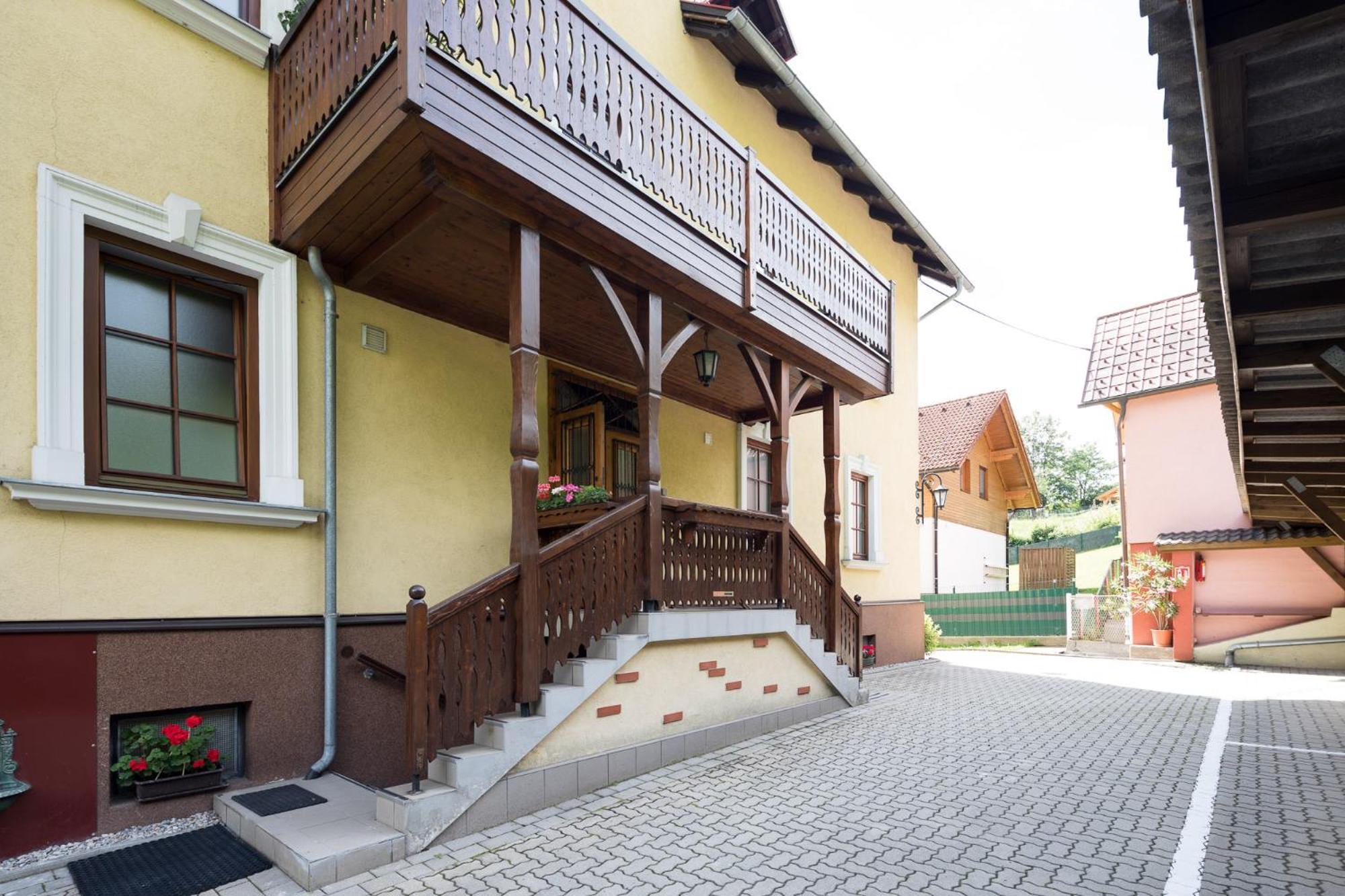 Villa Ganzstein Мюрццушлаґ Екстер'єр фото